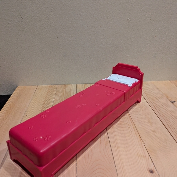 Barbie MattelRed Bed - Picture 3 of 6